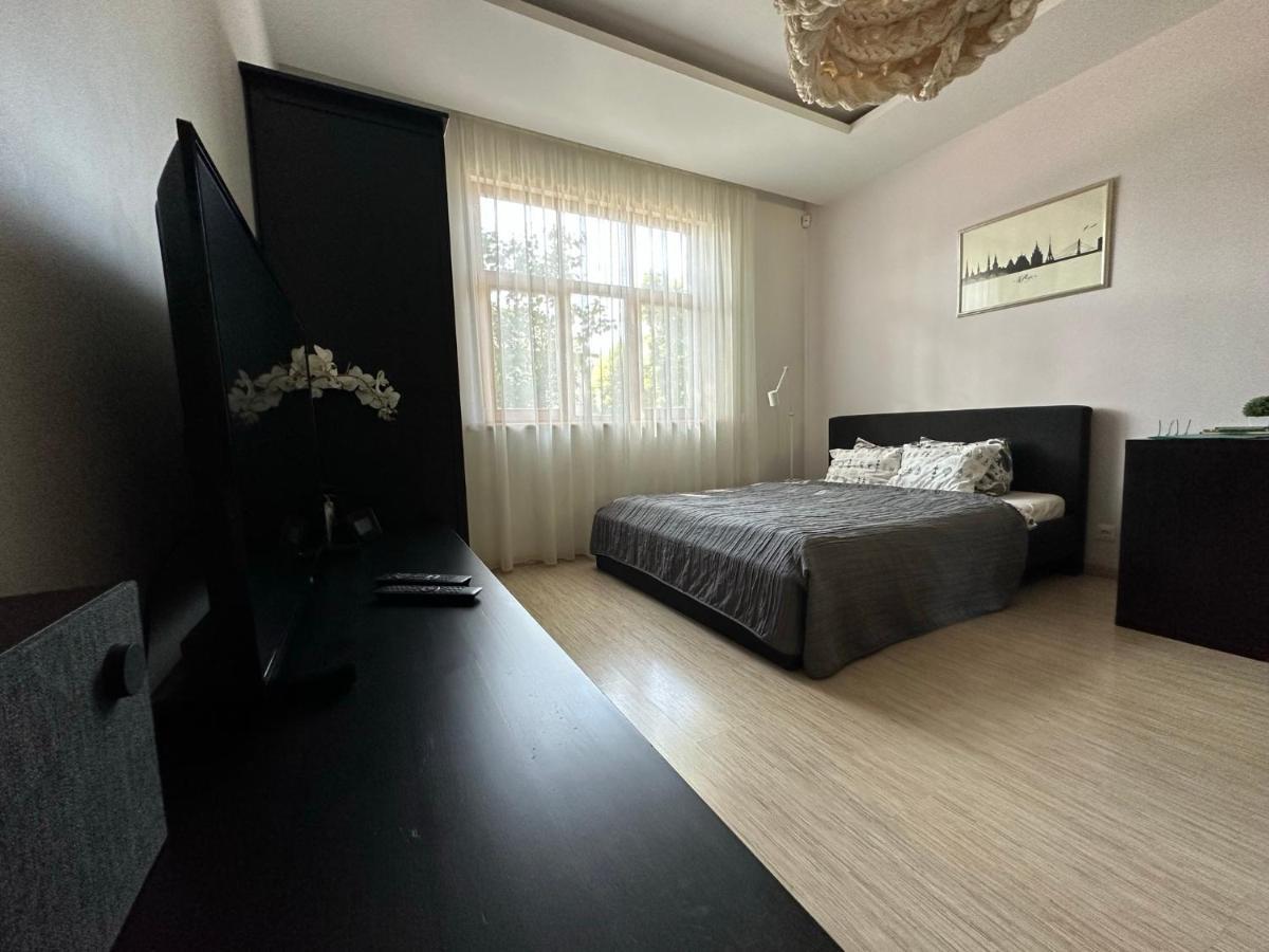 Studio Apartment In Private House Riga Buitenkant foto